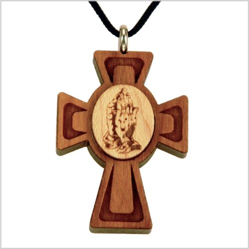 52B - croix en bois, mains jointes