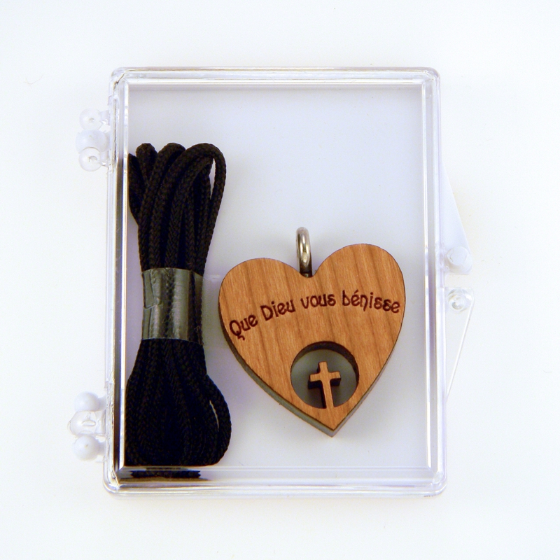 62A- Coeur en bois avec croix