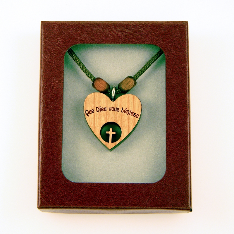 62A- Coeur en bois avec croix