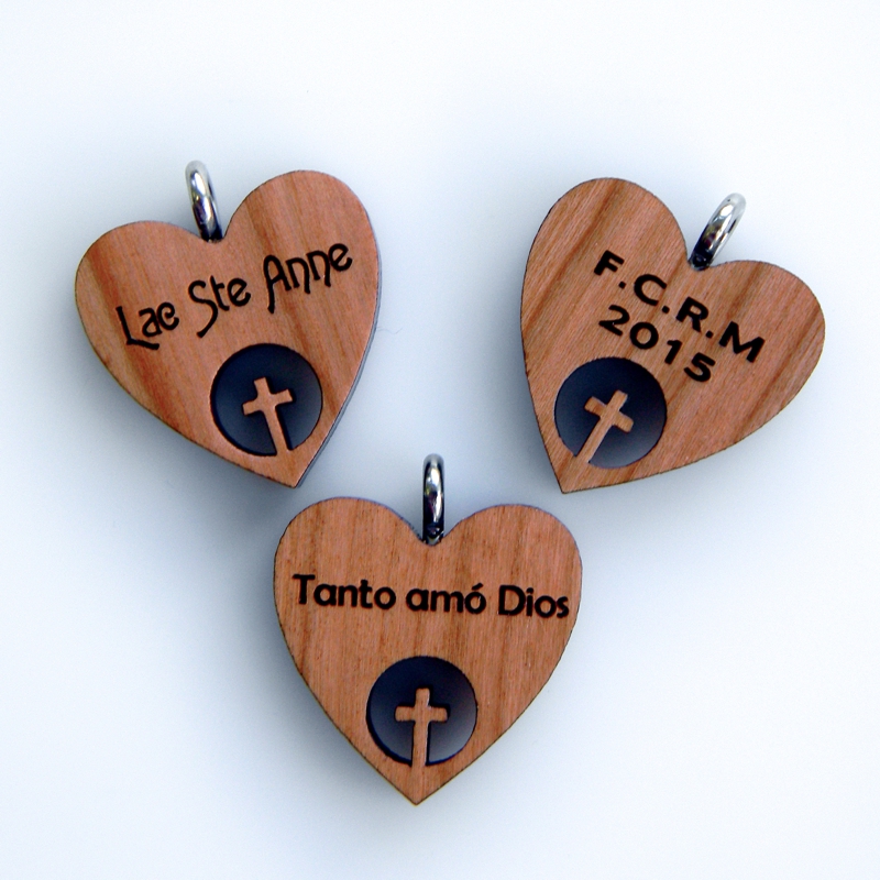 62A- Coeur en bois avec croix