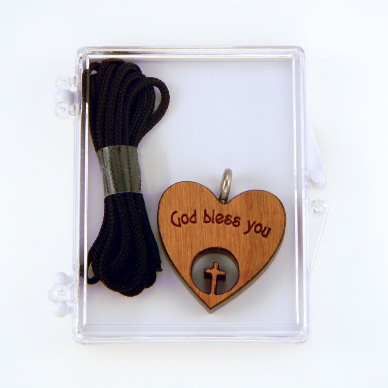 62B - coeur en bois avec croix