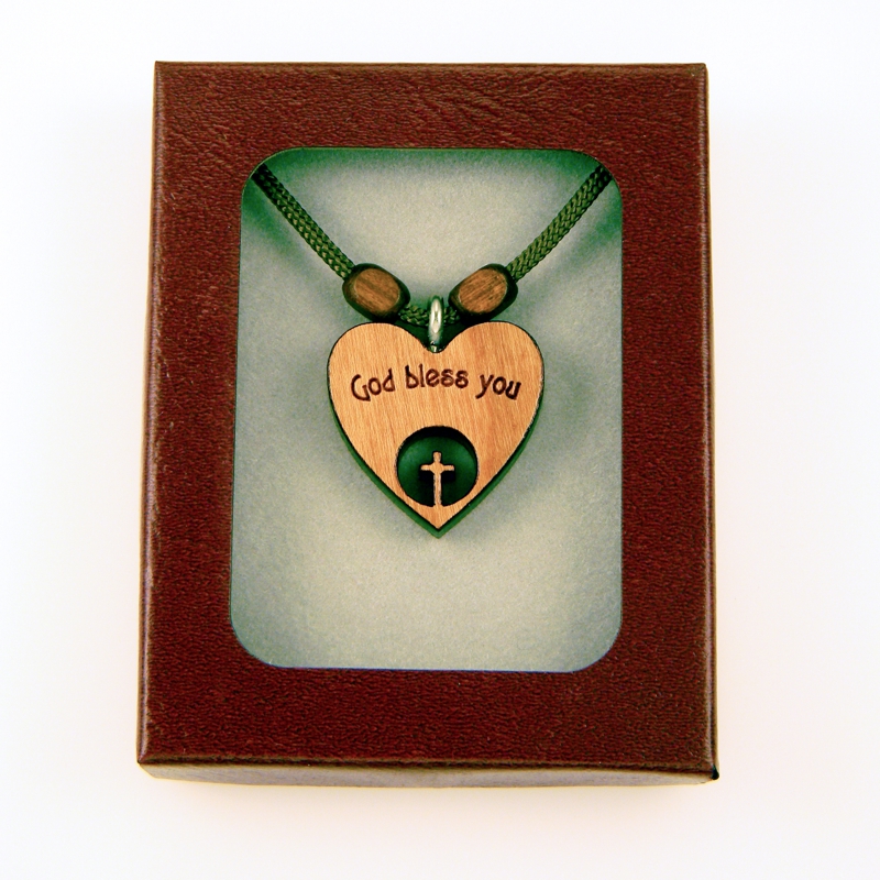 62B - coeur en bois avec croix