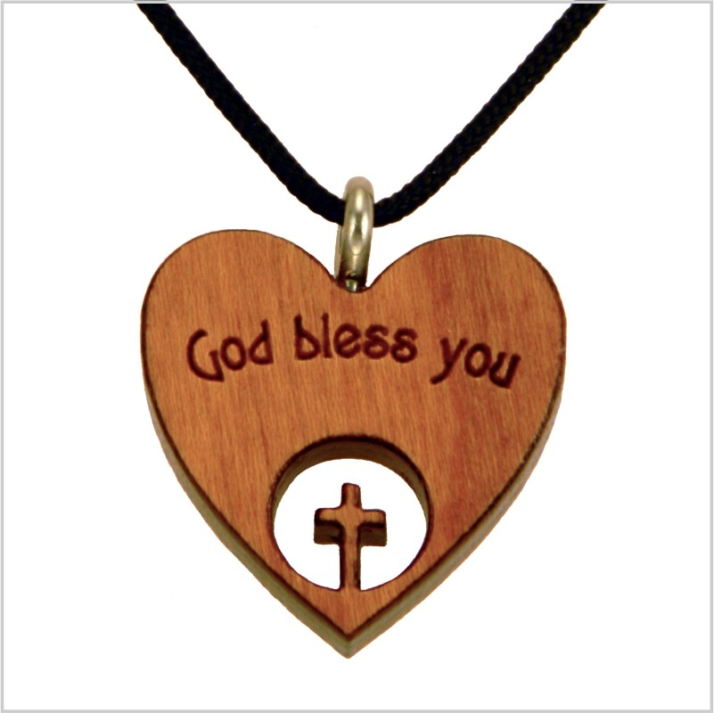 62B - coeur en bois avec croix